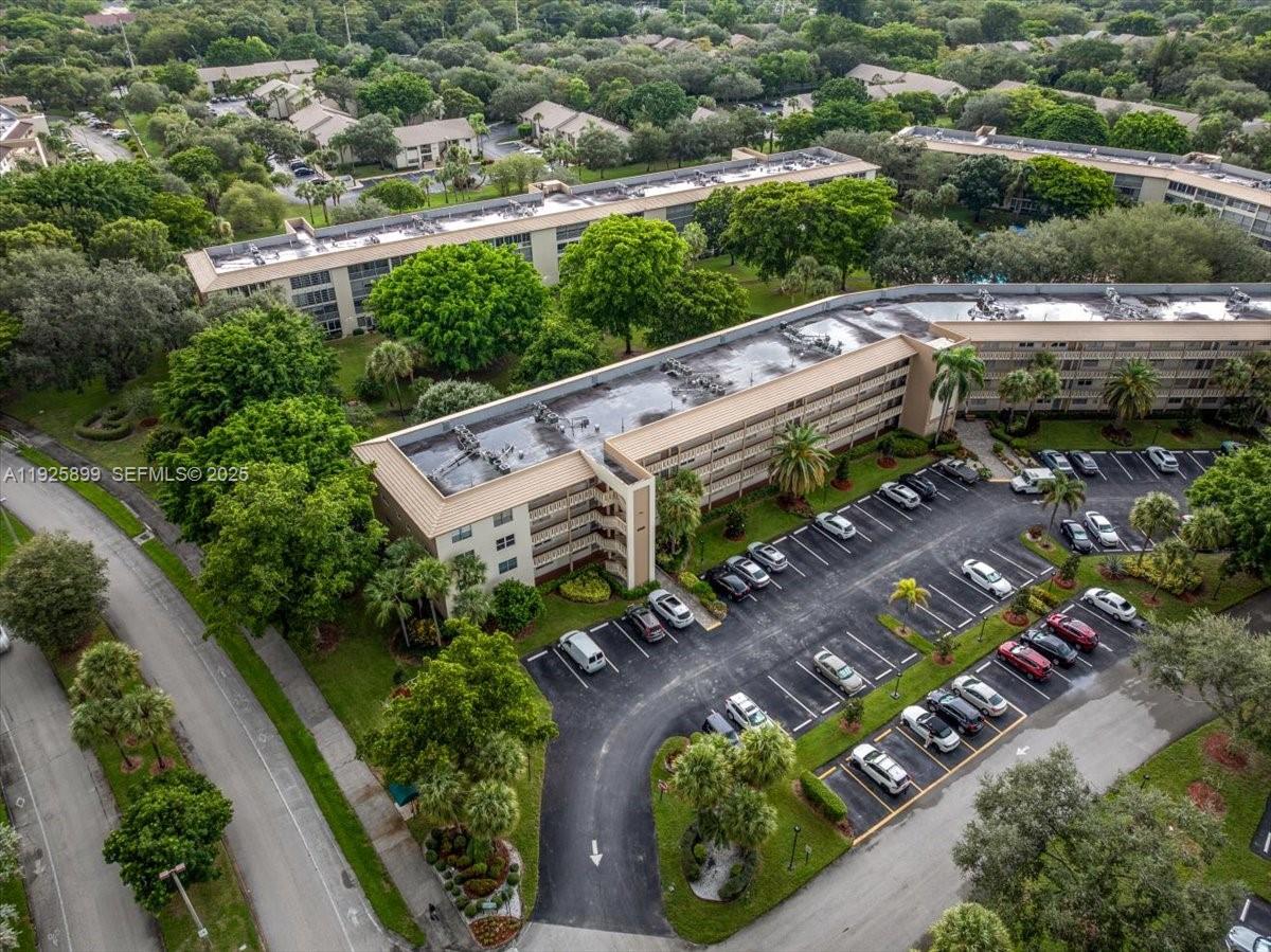 LUCAYA VILLAGE 1-C CONDO - Residential