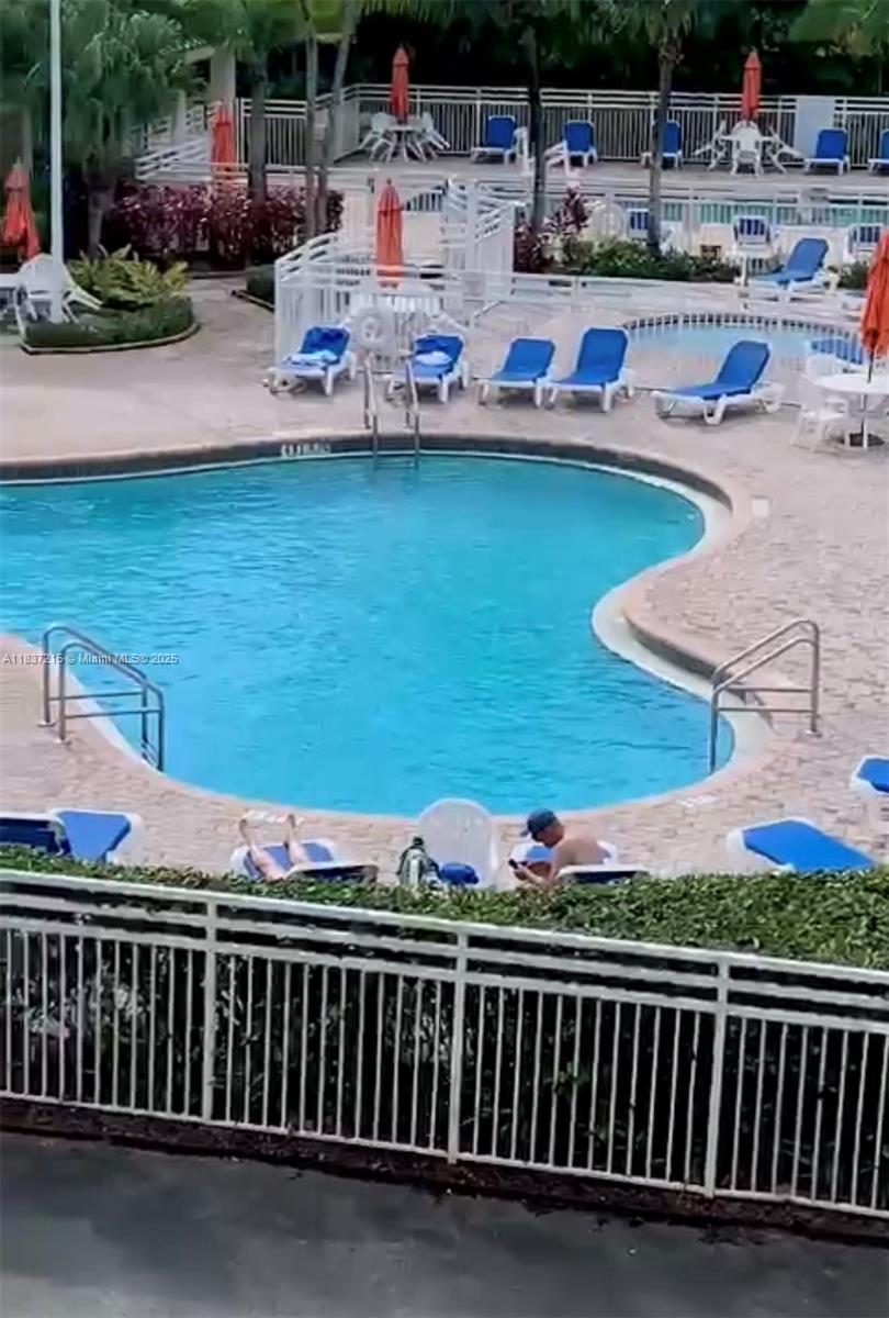 Beautiful studio apartment in Weston with a small kitchenette, one full bathroom, and fully furnished. Includes water, electricity, and basic cable and internet/