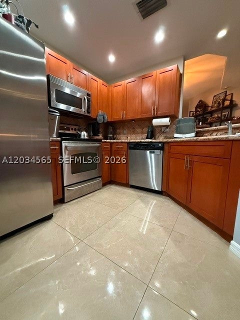 8900 NE 8th Ave 1109