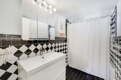 MERIDIAN PLAZA ASSOC COND - Residential