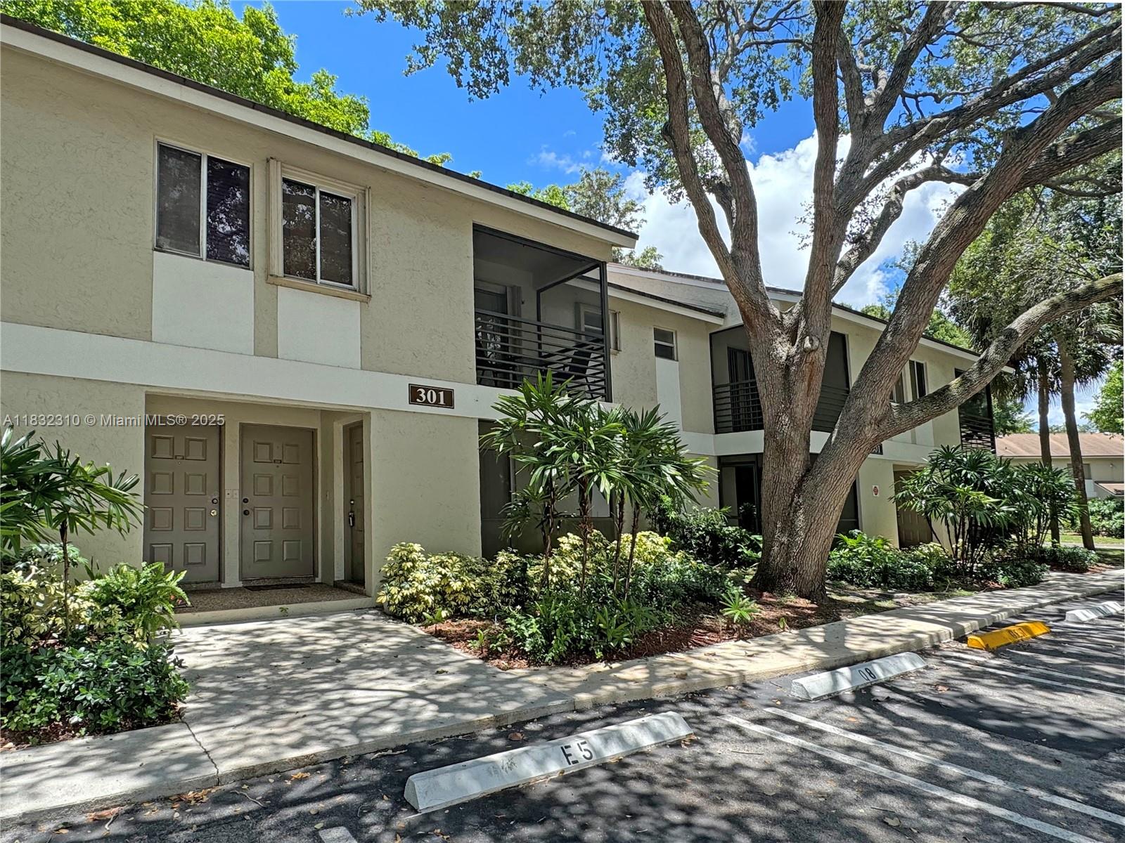 301 Gardens Dr 102
