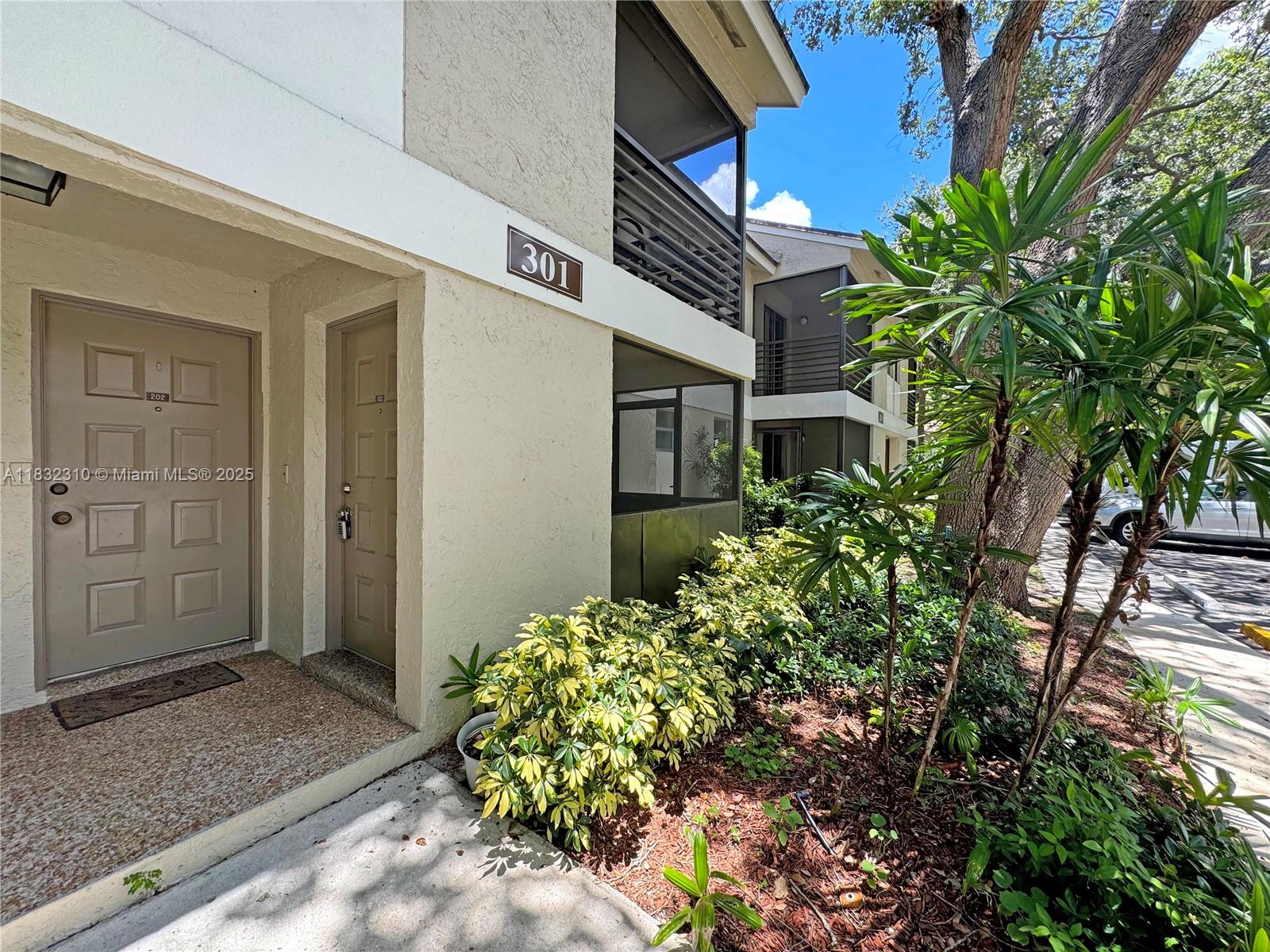 301 Gardens Dr 102