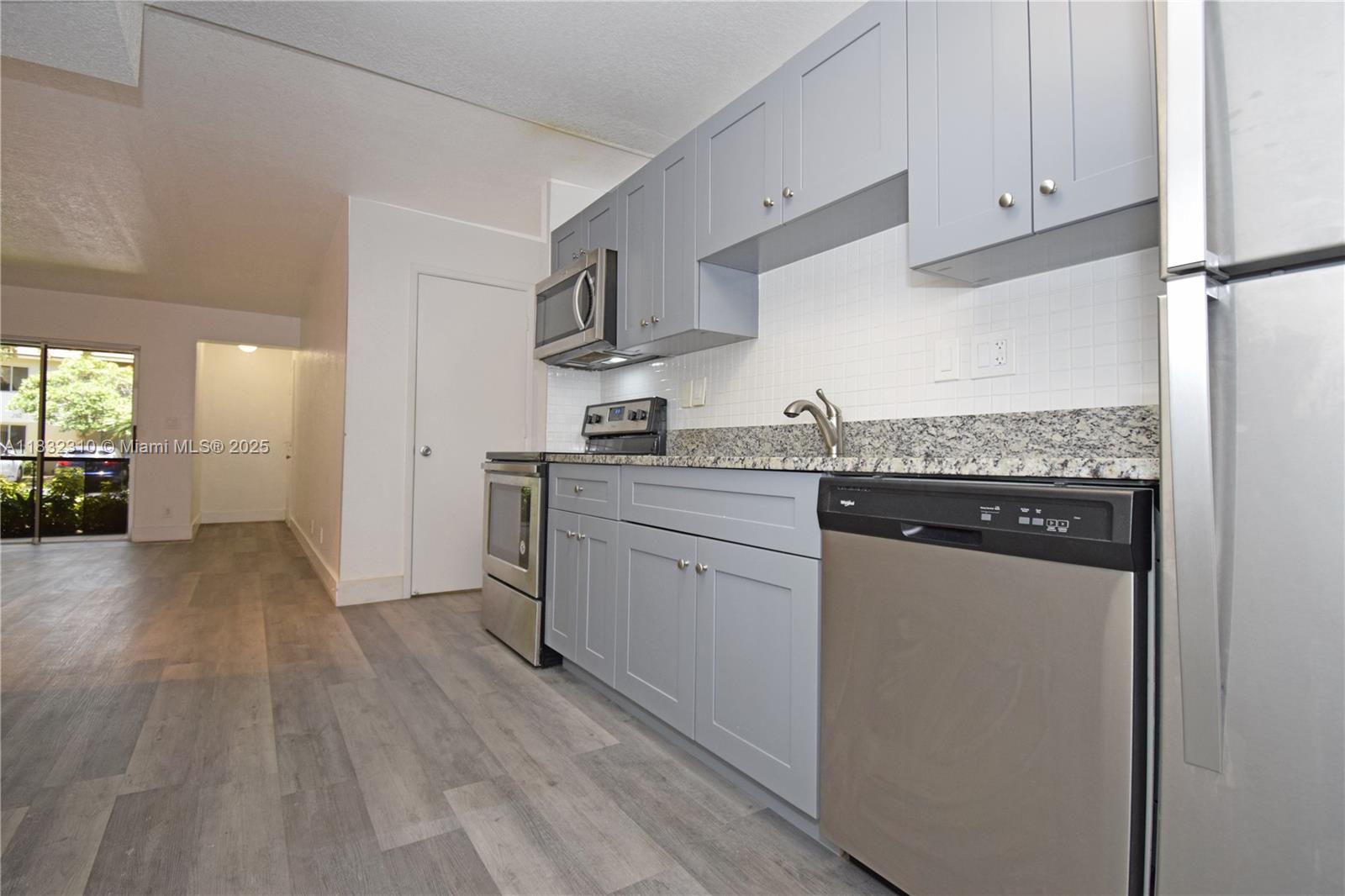 301 Gardens Dr 102