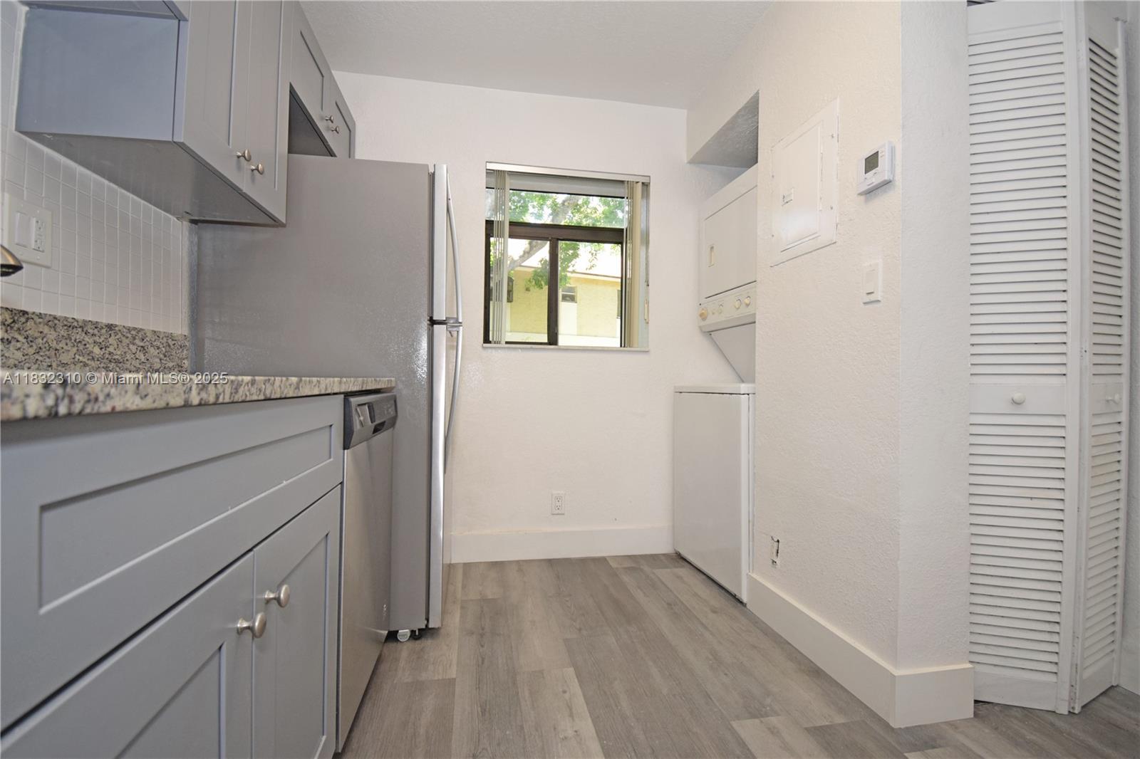301 Gardens Dr 102