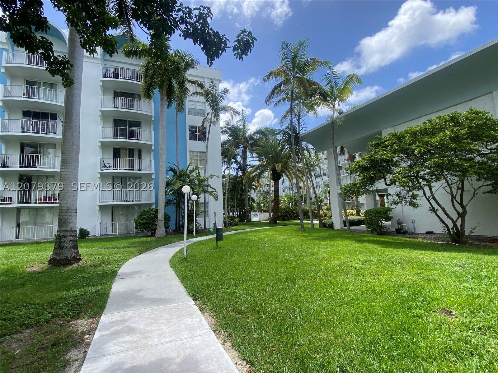 488 NW 165th St Rd B-415