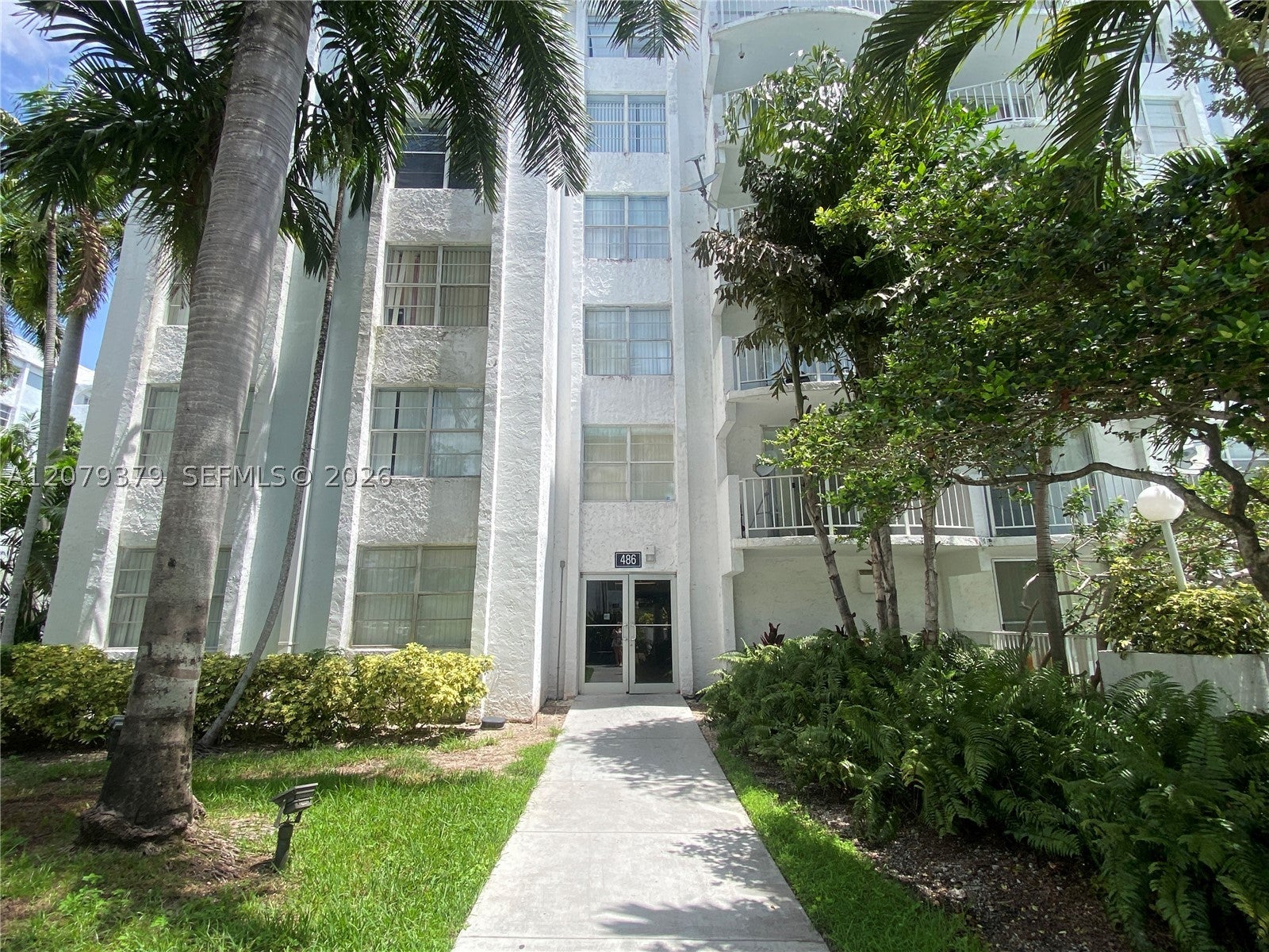 488 NW 165th St Rd B-415