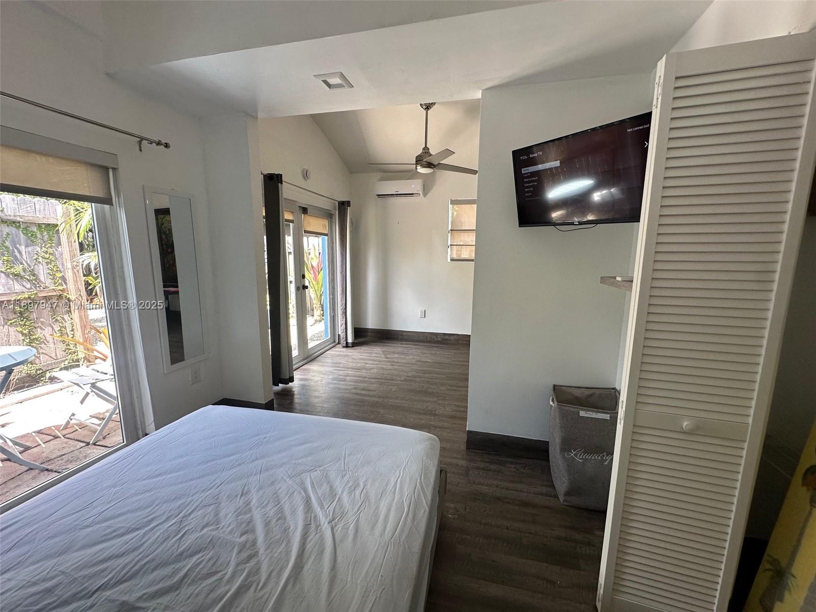 COMMERCIAL CENTER - Residential Lease