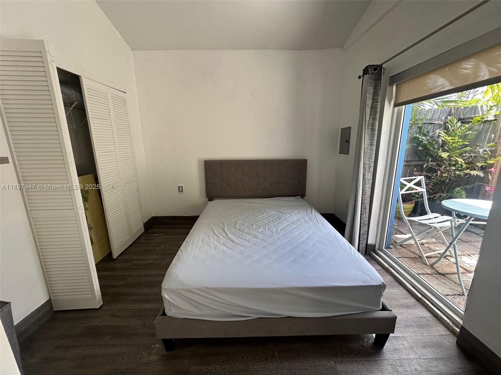 COMMERCIAL CENTER - Residential Lease