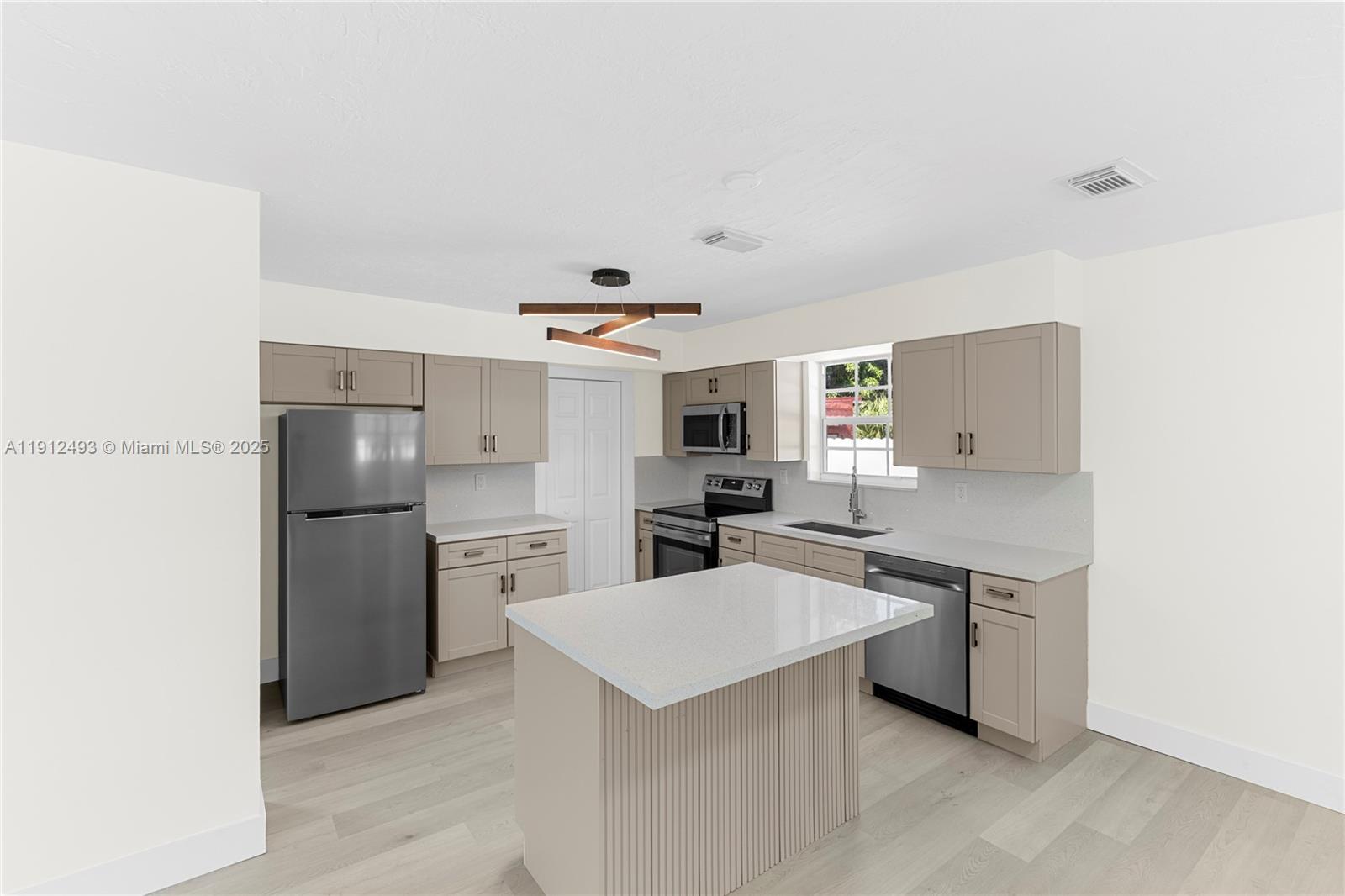 SCOTT LAKE MANOR SEC 2 - Residential