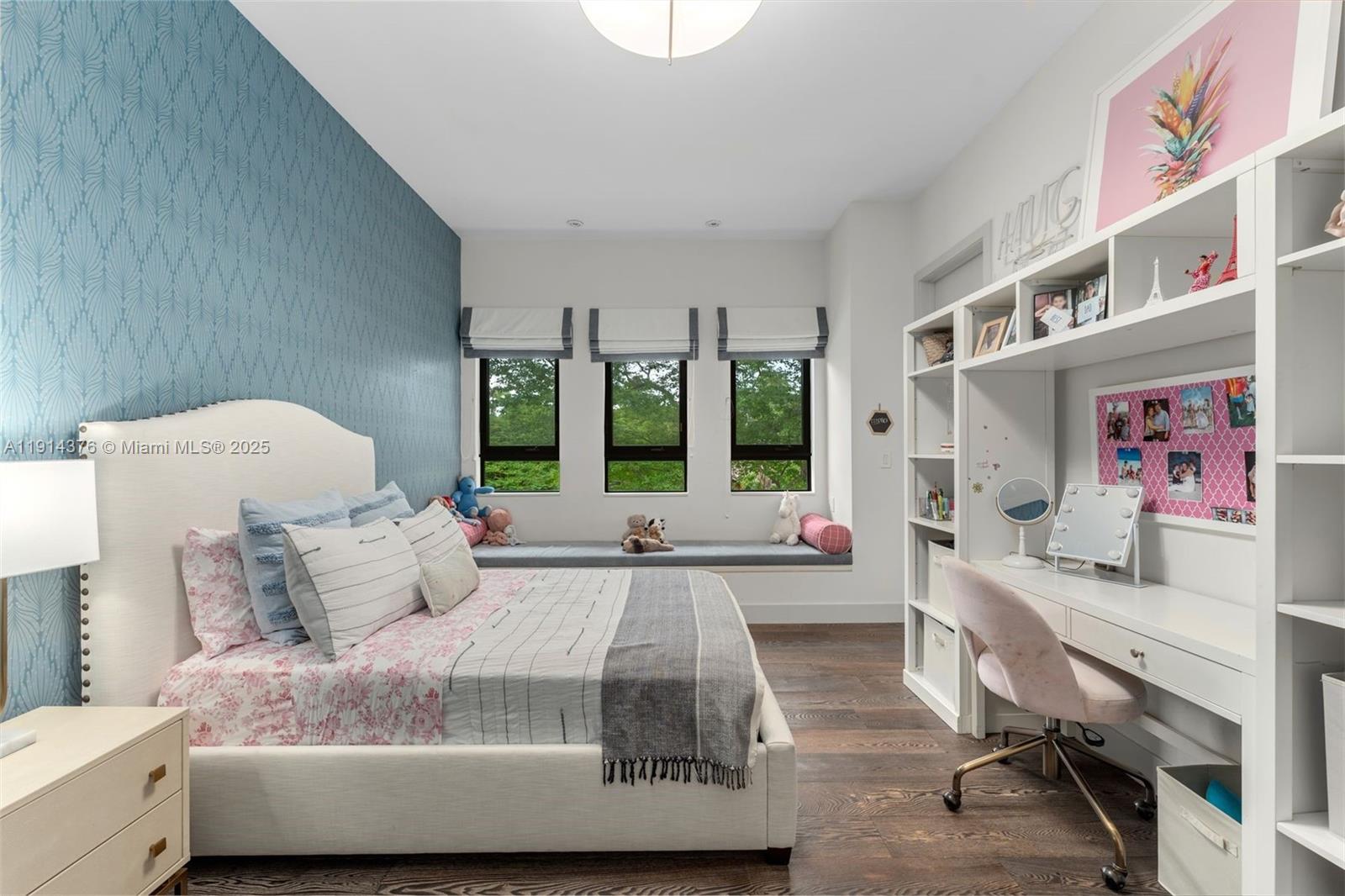 HOLIDAY COLONY - Residential