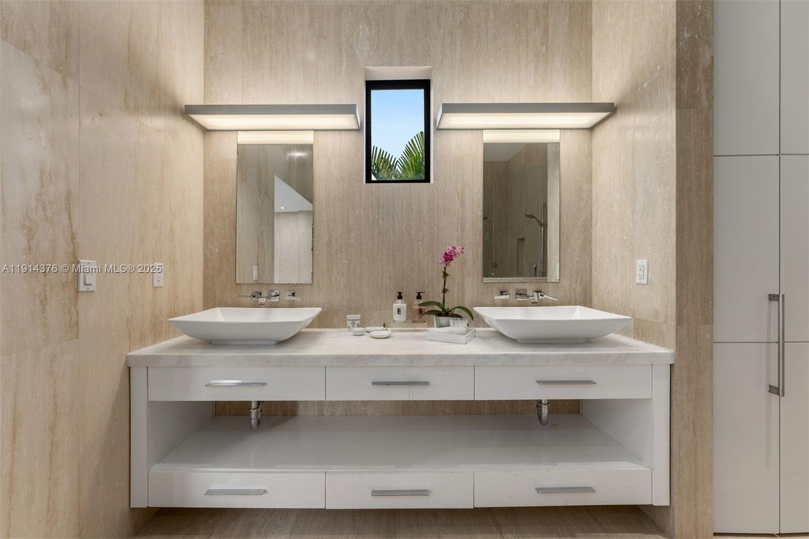 HOLIDAY COLONY - Residential