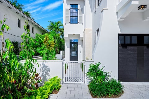 Photo of 2712 S Le Jeune Rd, Coral Gables, FL 33134 (MLS # A12046637)