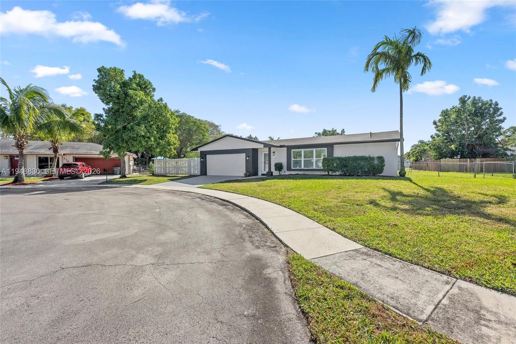 Photo of 1720 SW 13th St, Boca Raton, FL 33486 (MLS # A11948836)