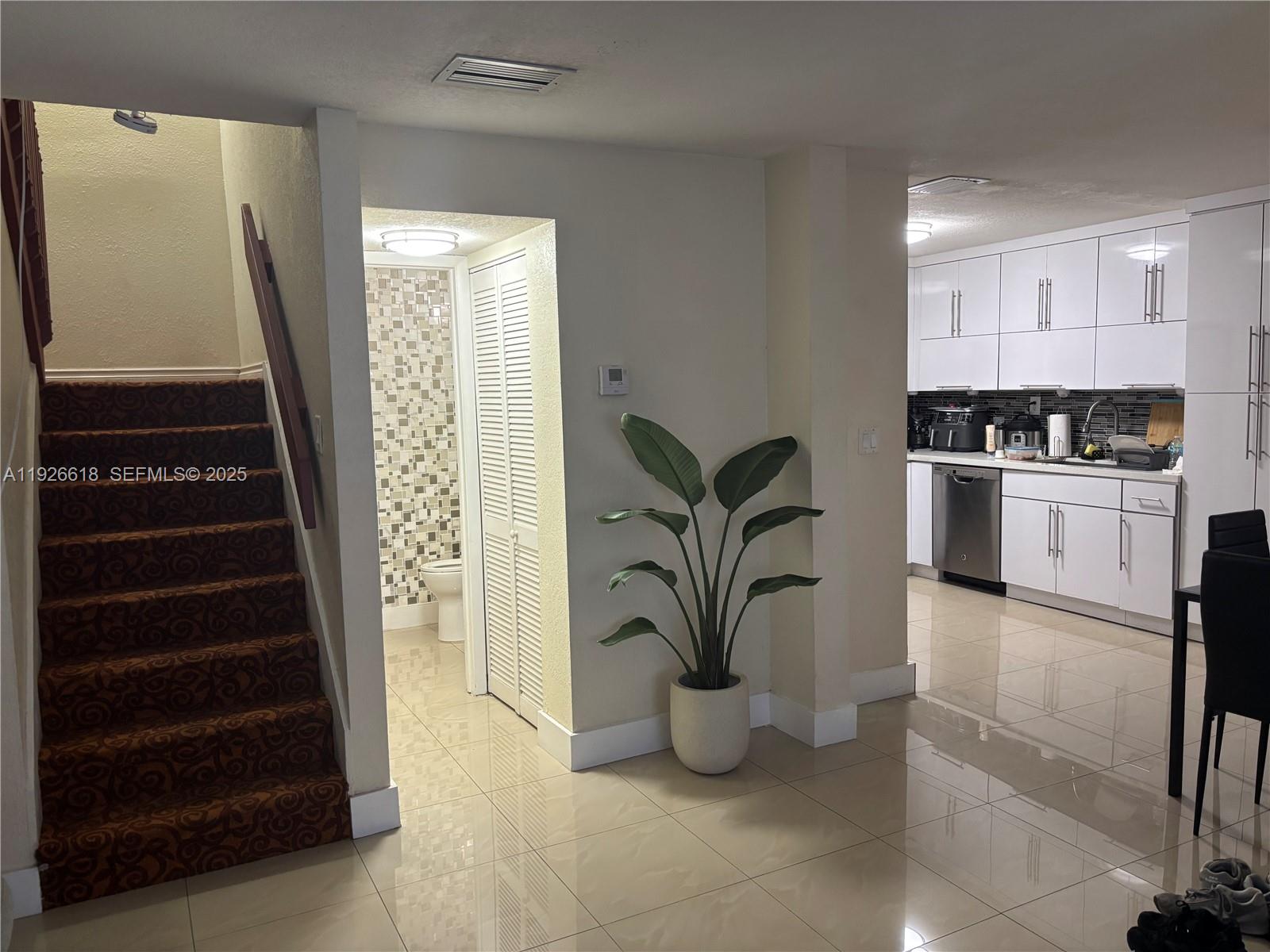 HOST CROSSINGS - Residential Lease