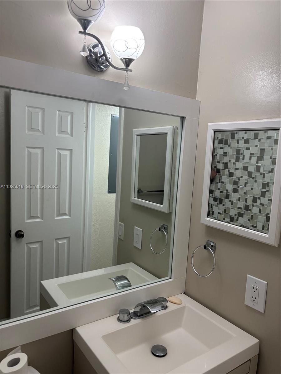 HOST CROSSINGS - Residential Lease