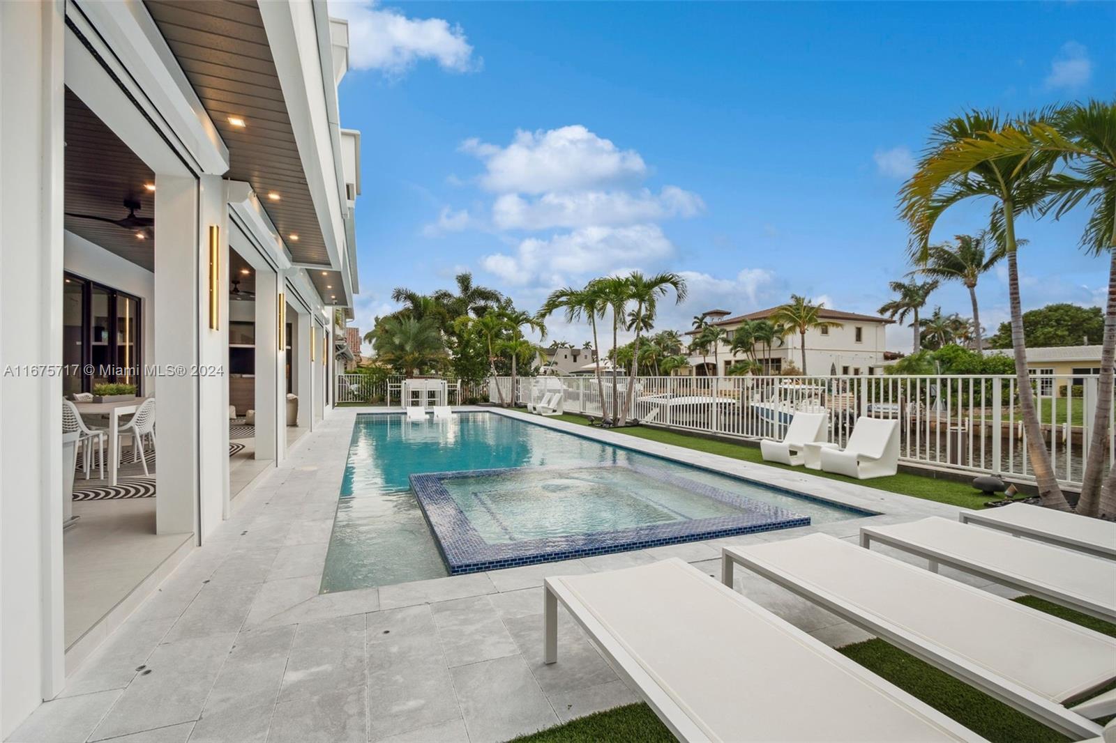 CORAL KEY VILLAS 3RD SEC - Residential