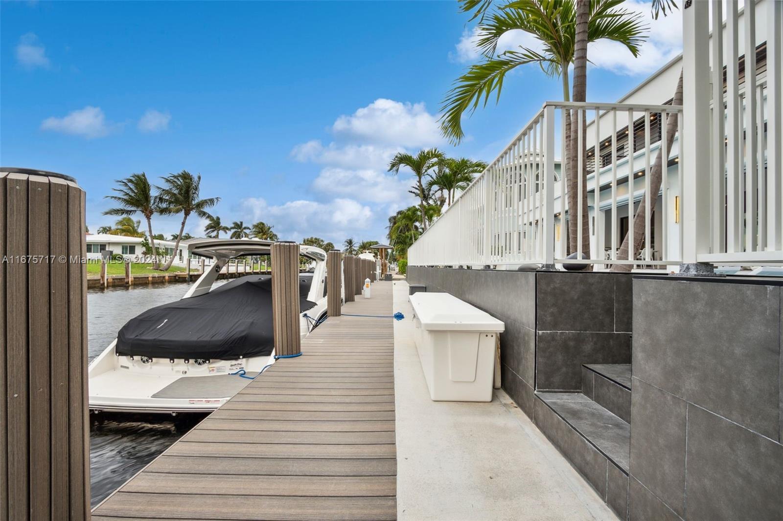 CORAL KEY VILLAS 3RD SEC - Residential