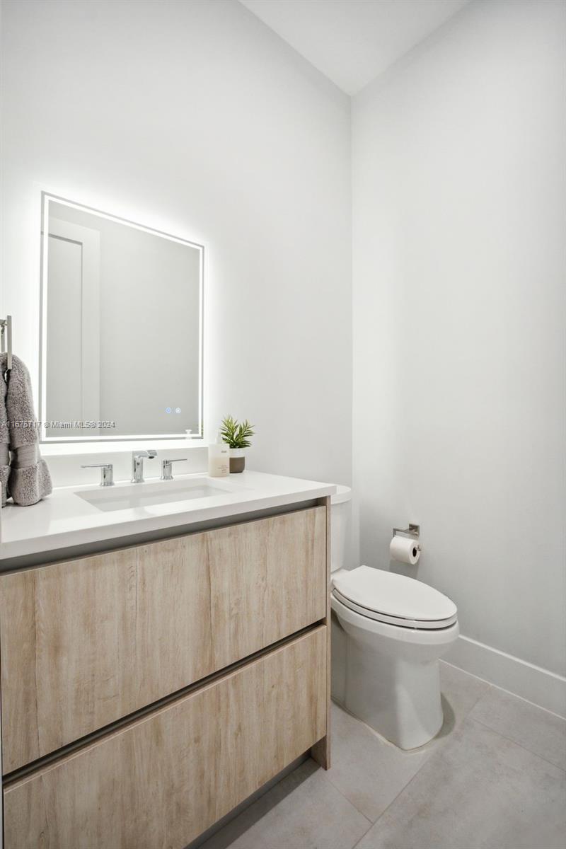 CORAL KEY VILLAS 3RD SEC - Residential