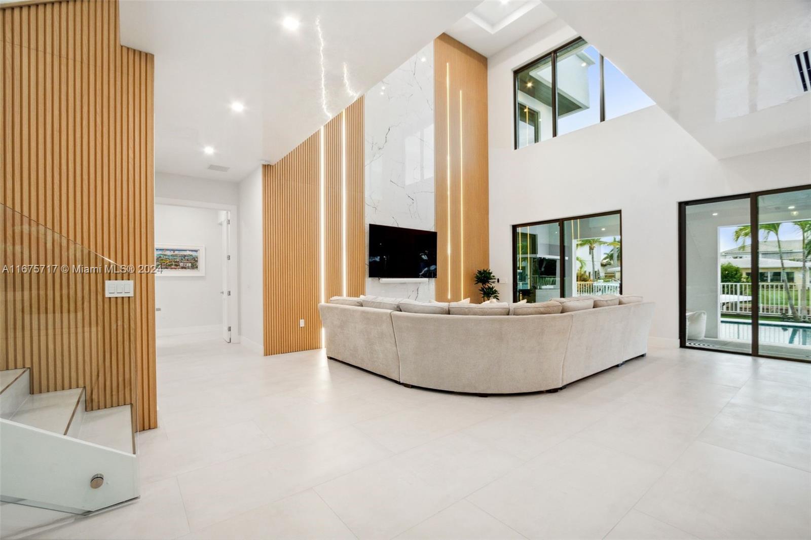 CORAL KEY VILLAS 3RD SEC - Residential