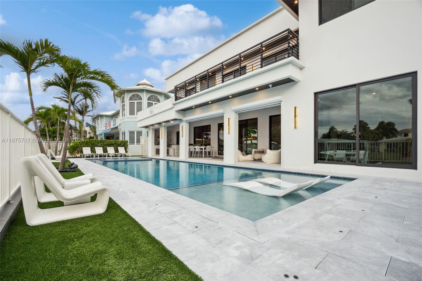 CORAL KEY VILLAS 3RD SEC - Residential