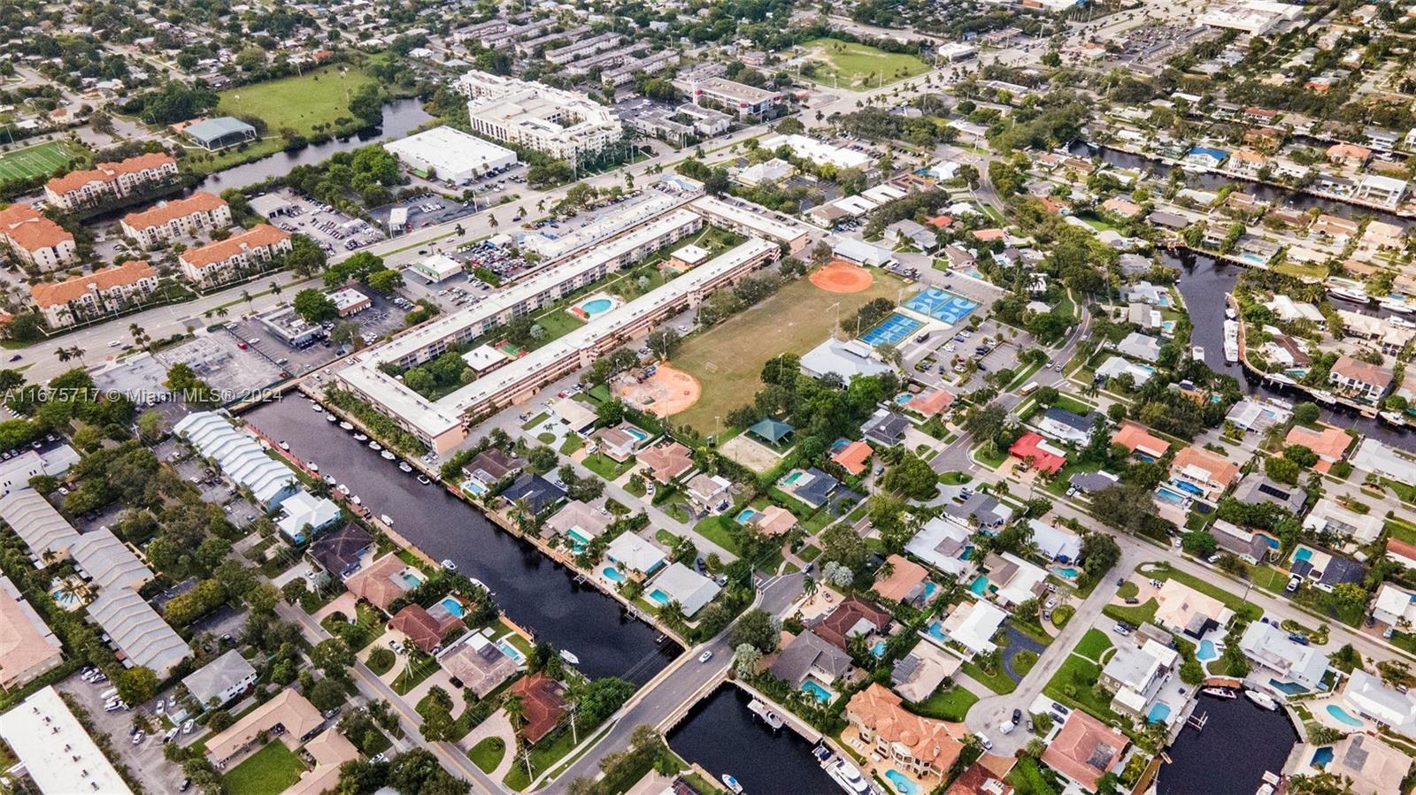 CORAL KEY VILLAS 3RD SEC - Residential