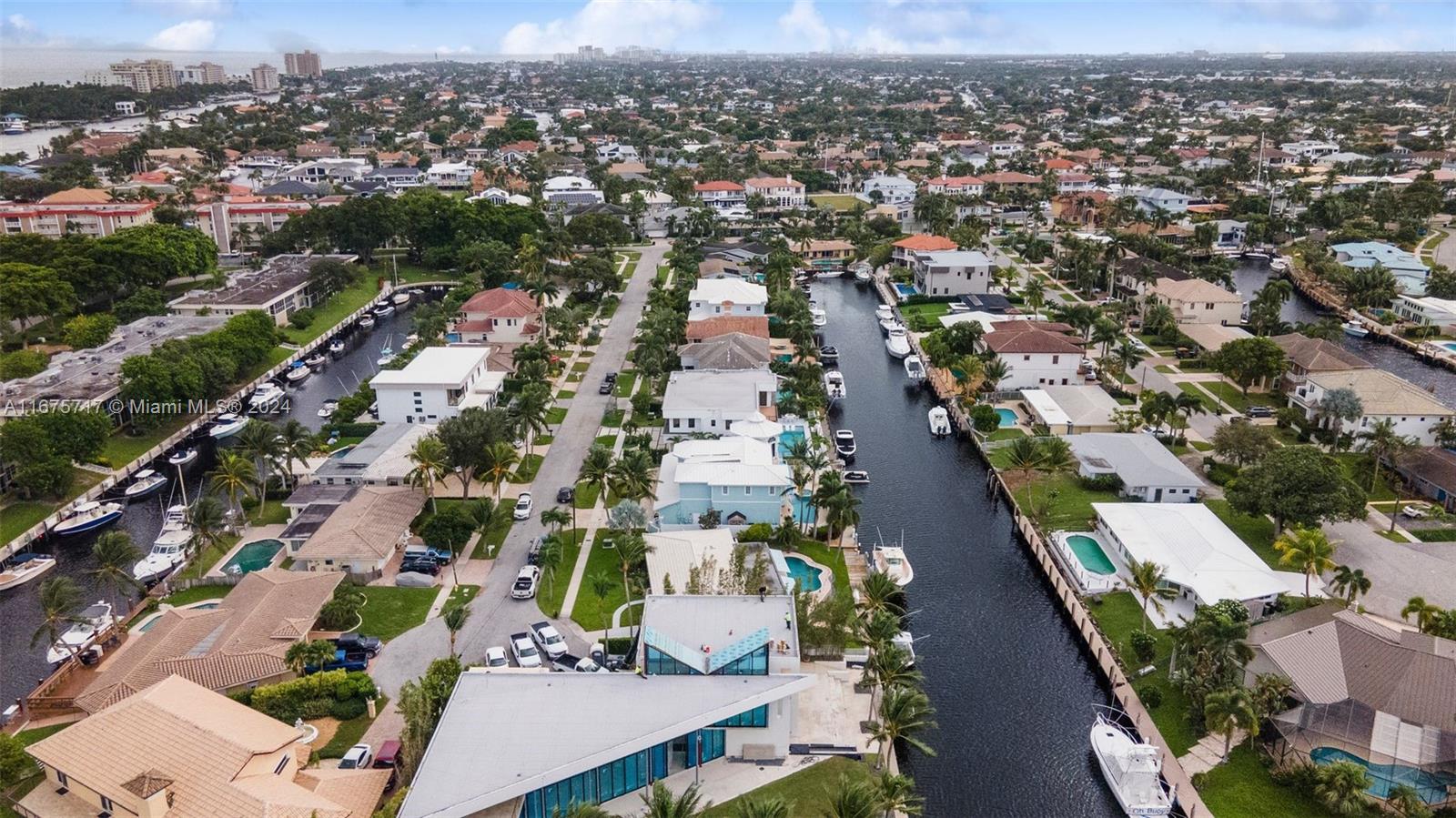 CORAL KEY VILLAS 3RD SEC - Residential