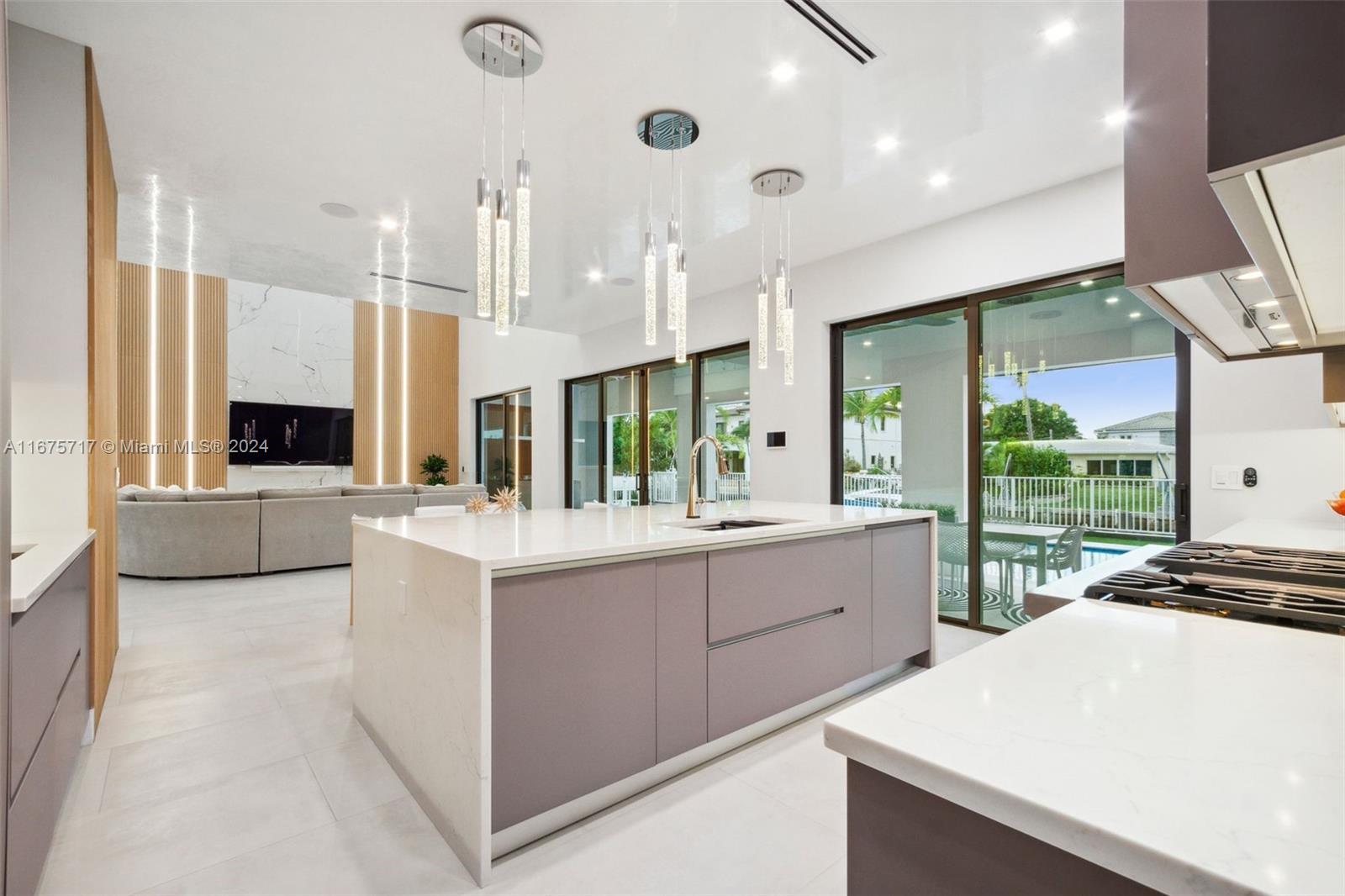 CORAL KEY VILLAS 3RD SEC - Residential