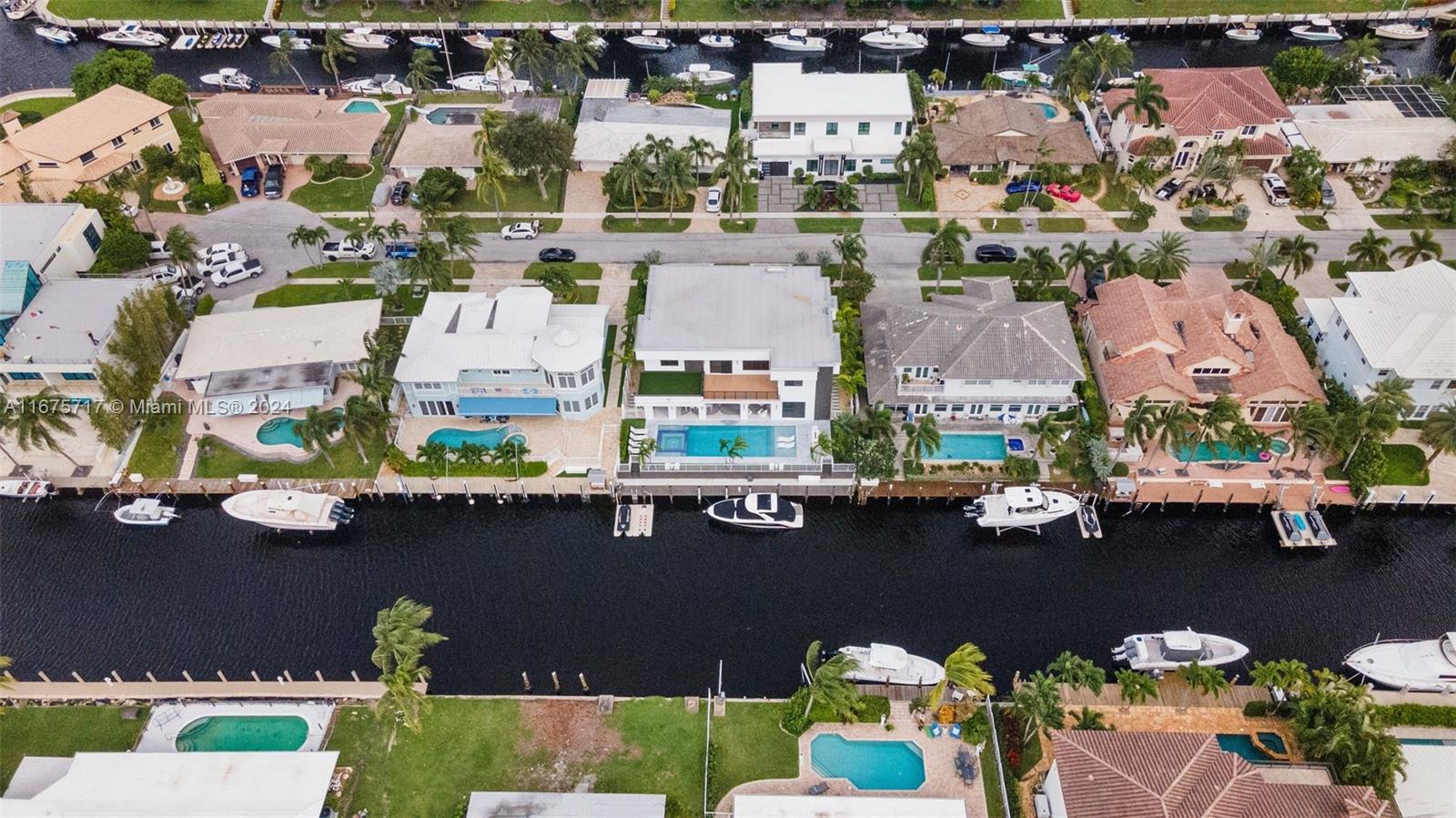 CORAL KEY VILLAS 3RD SEC - Residential