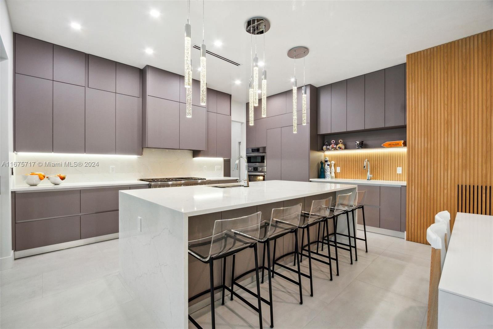 CORAL KEY VILLAS 3RD SEC - Residential