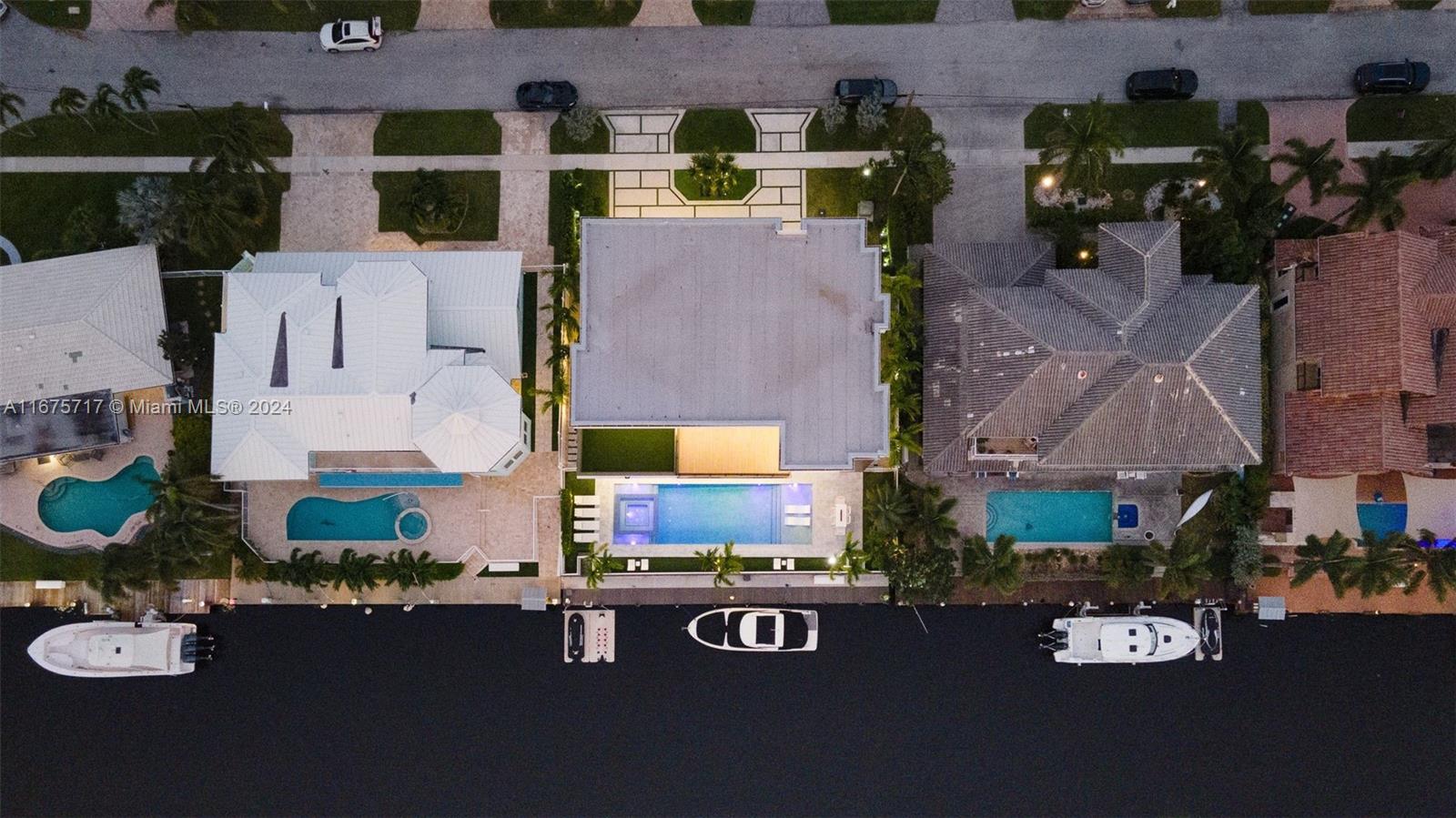 CORAL KEY VILLAS 3RD SEC - Residential