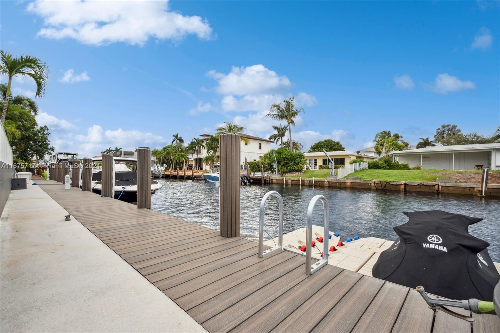 CORAL KEY VILLAS 3RD SEC - Residential