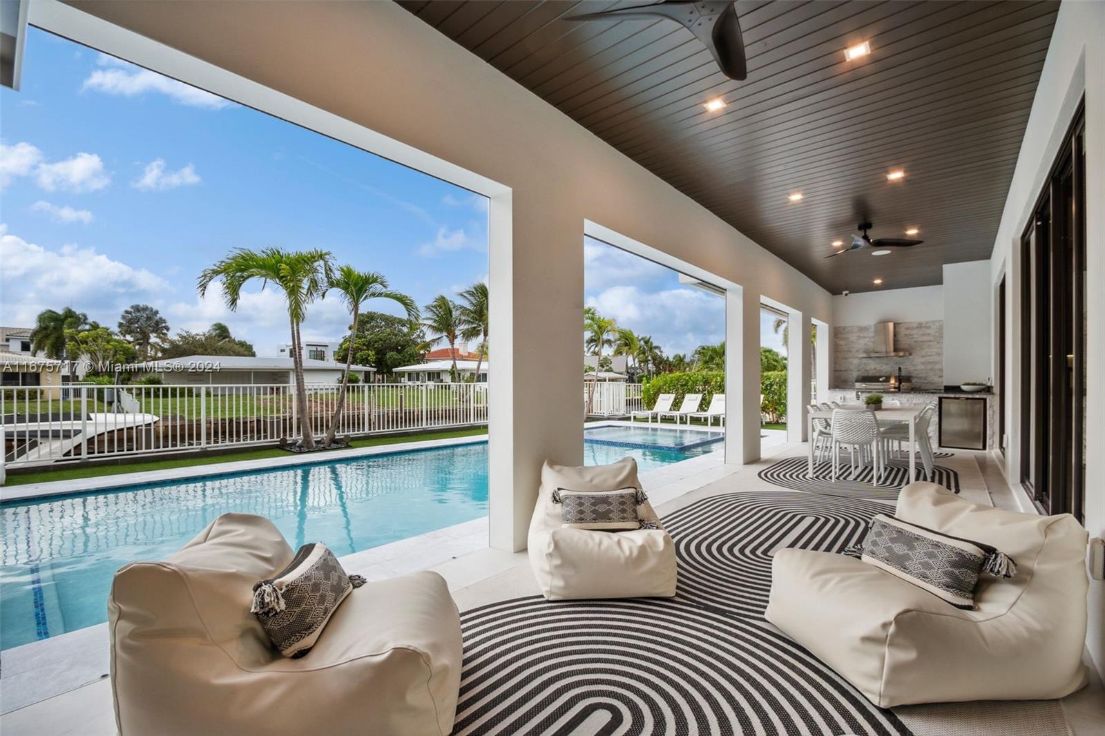 CORAL KEY VILLAS 3RD SEC - Residential