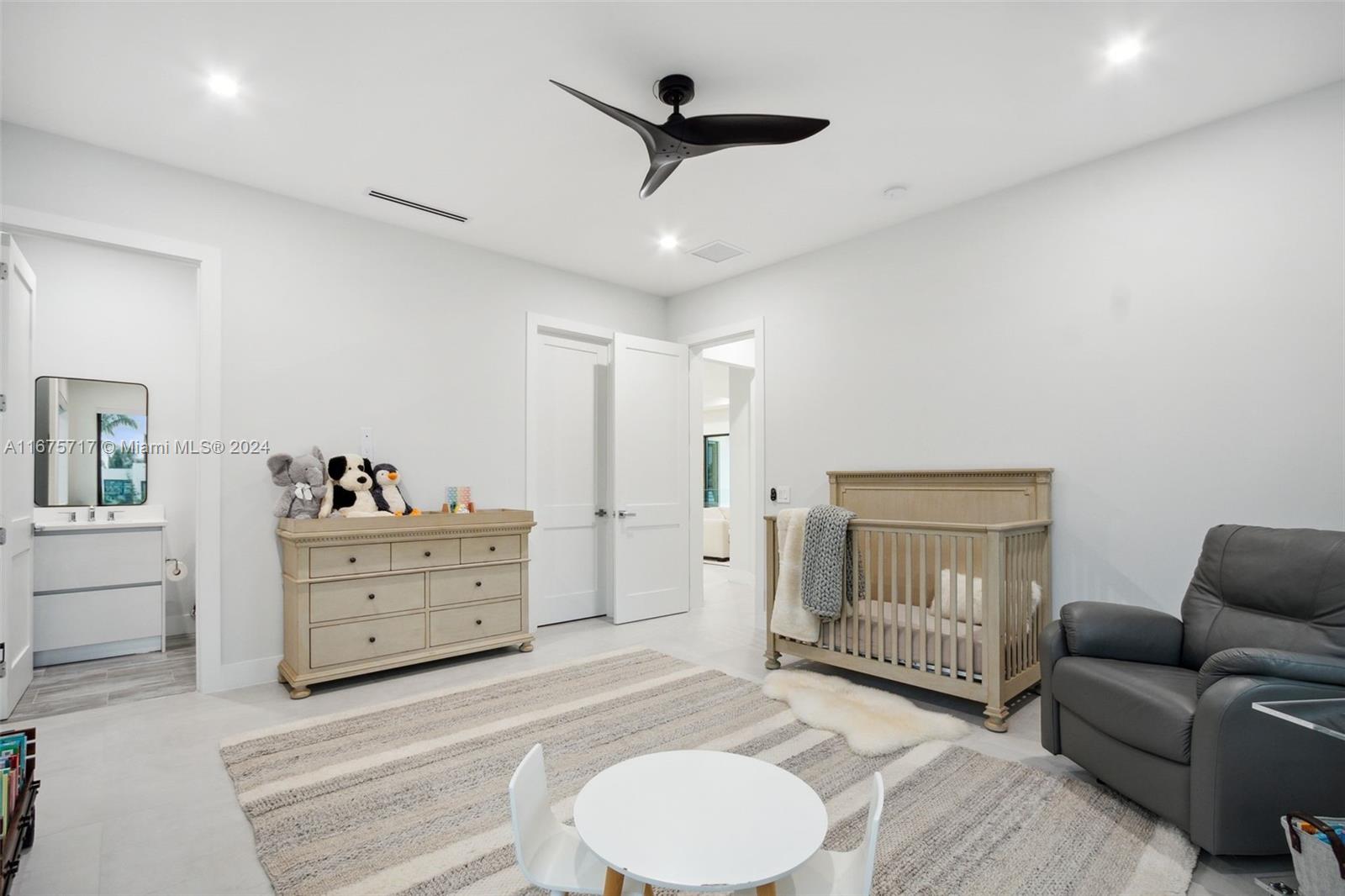 CORAL KEY VILLAS 3RD SEC - Residential