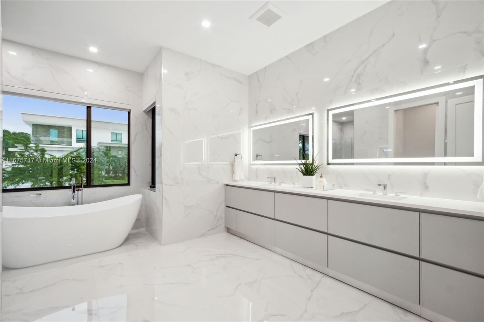 CORAL KEY VILLAS 3RD SEC - Residential