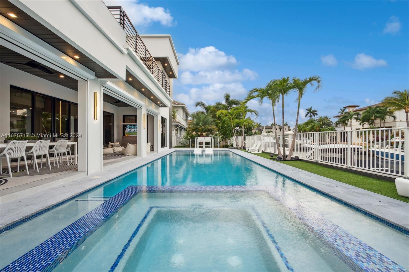 CORAL KEY VILLAS 3RD SEC - Residential