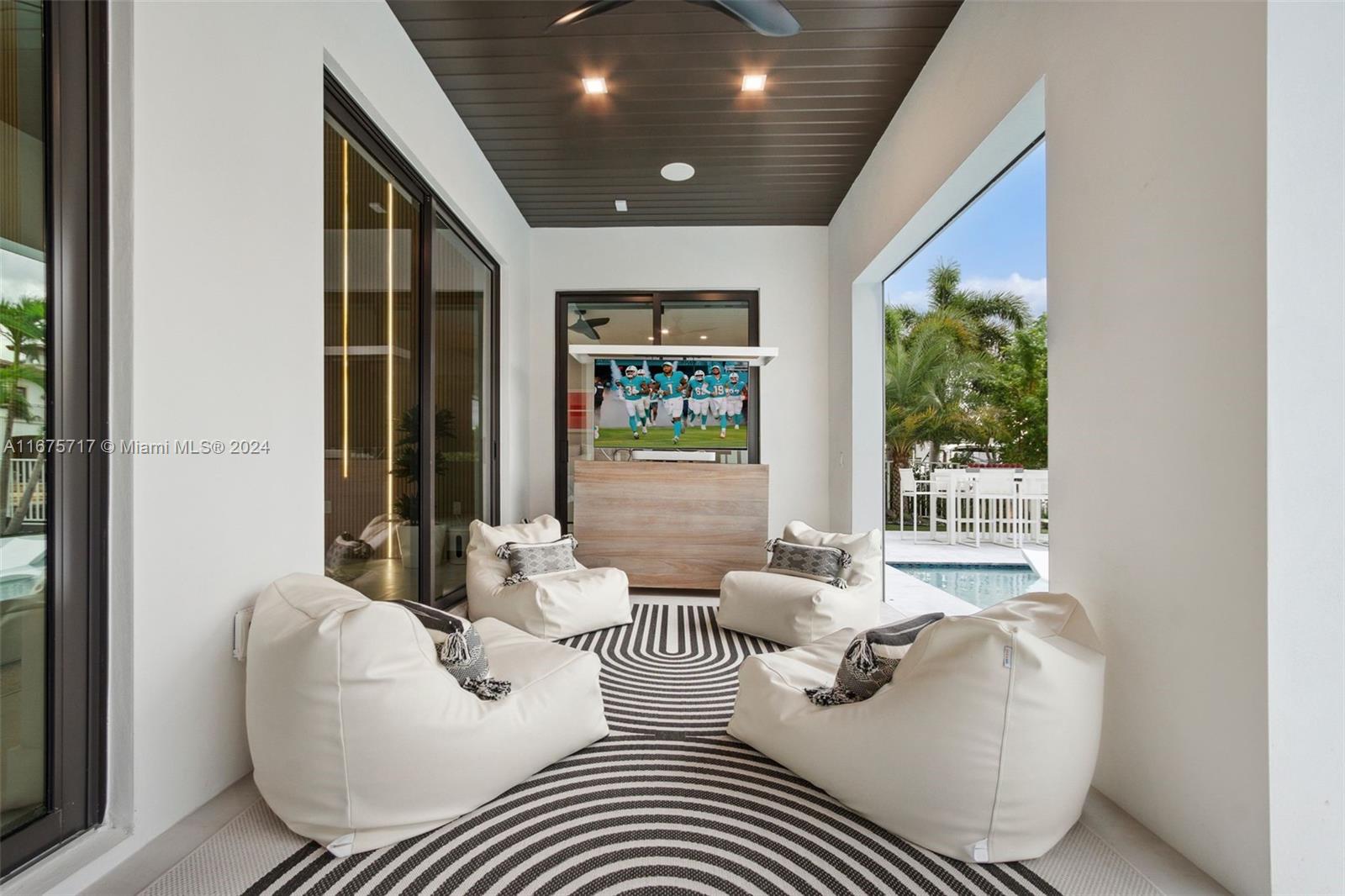 CORAL KEY VILLAS 3RD SEC - Residential