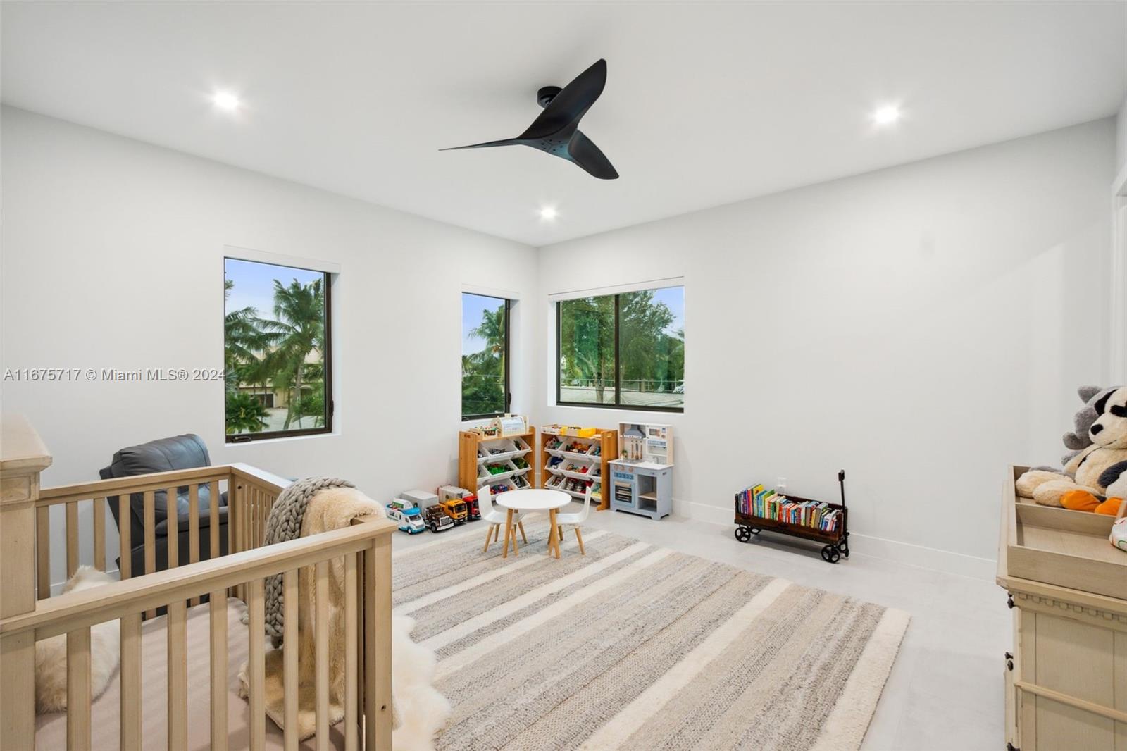 CORAL KEY VILLAS 3RD SEC - Residential