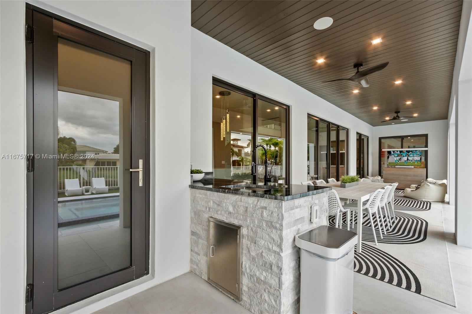 CORAL KEY VILLAS 3RD SEC - Residential