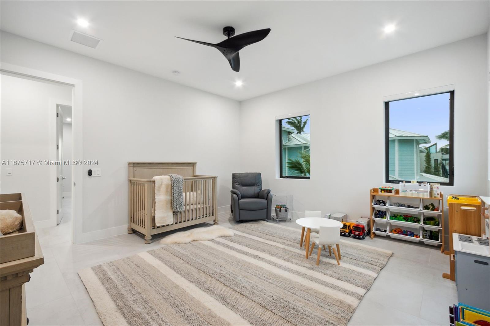 CORAL KEY VILLAS 3RD SEC - Residential
