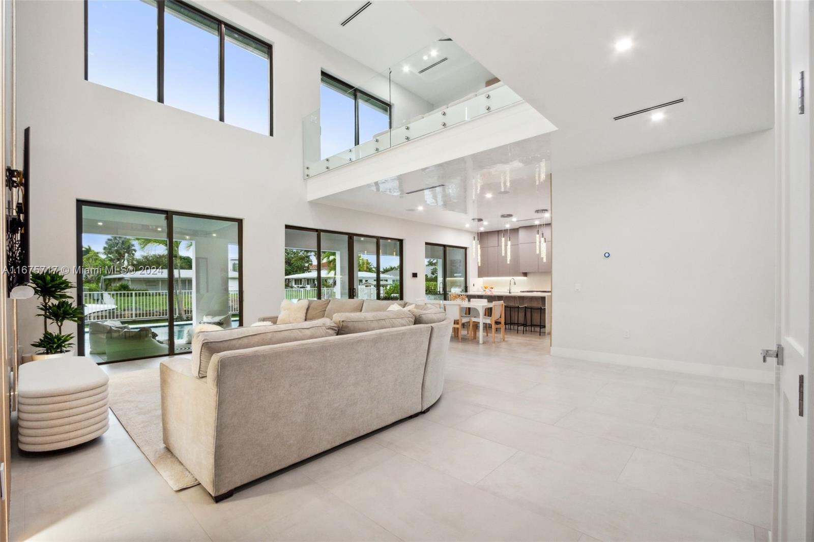 CORAL KEY VILLAS 3RD SEC - Residential