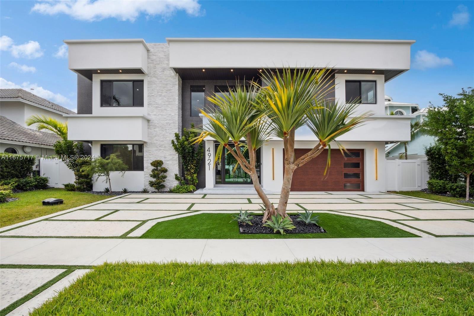 CORAL KEY VILLAS 3RD SEC - Residential