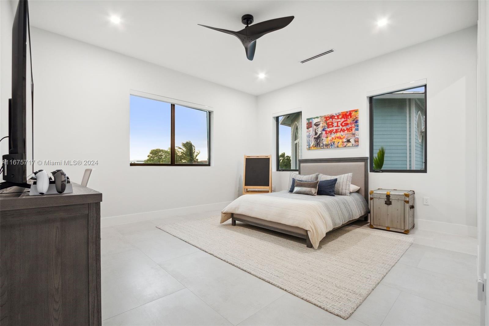 CORAL KEY VILLAS 3RD SEC - Residential