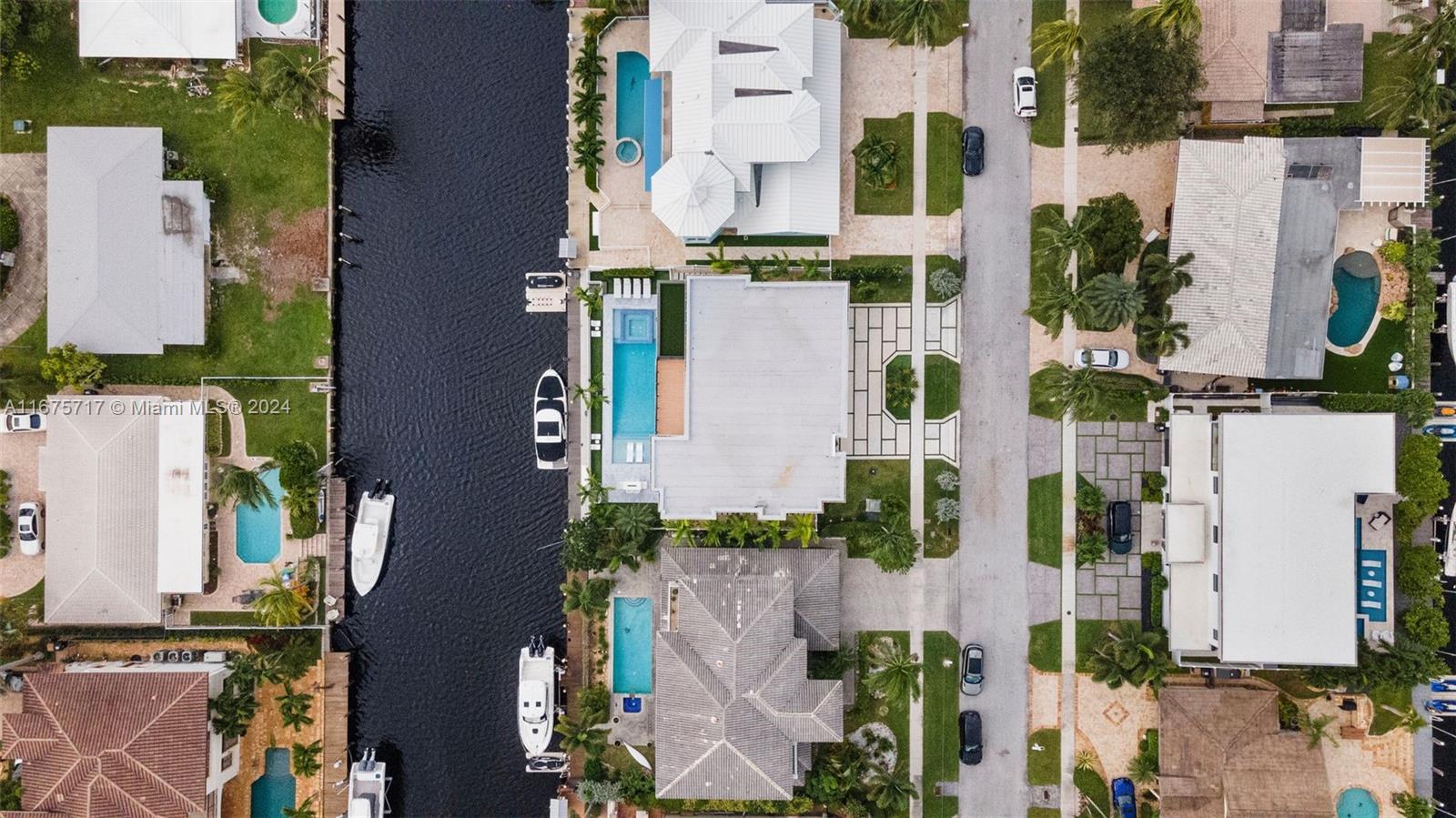 CORAL KEY VILLAS 3RD SEC - Residential
