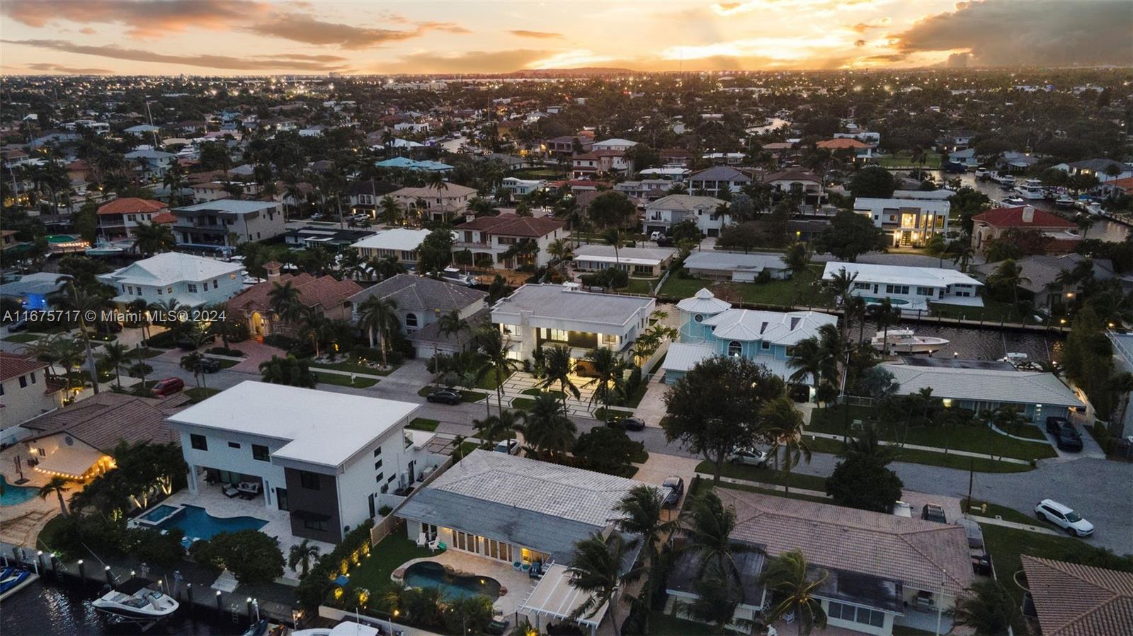 CORAL KEY VILLAS 3RD SEC - Residential