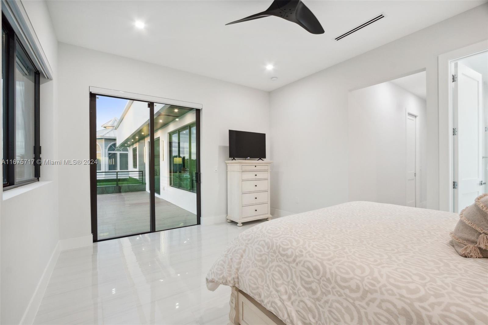 CORAL KEY VILLAS 3RD SEC - Residential