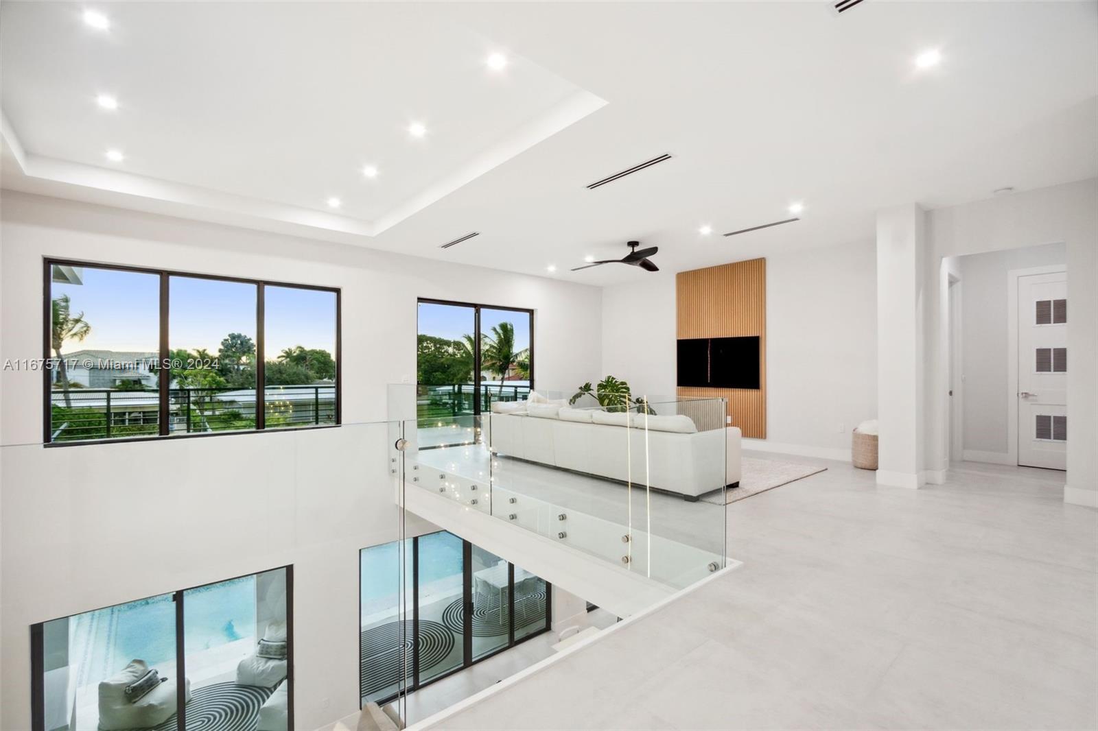 CORAL KEY VILLAS 3RD SEC - Residential