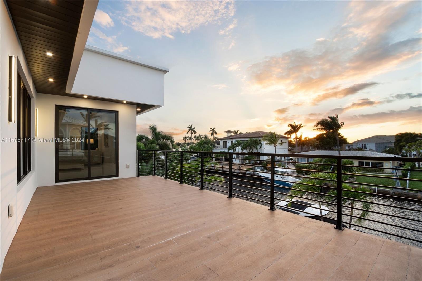CORAL KEY VILLAS 3RD SEC - Residential