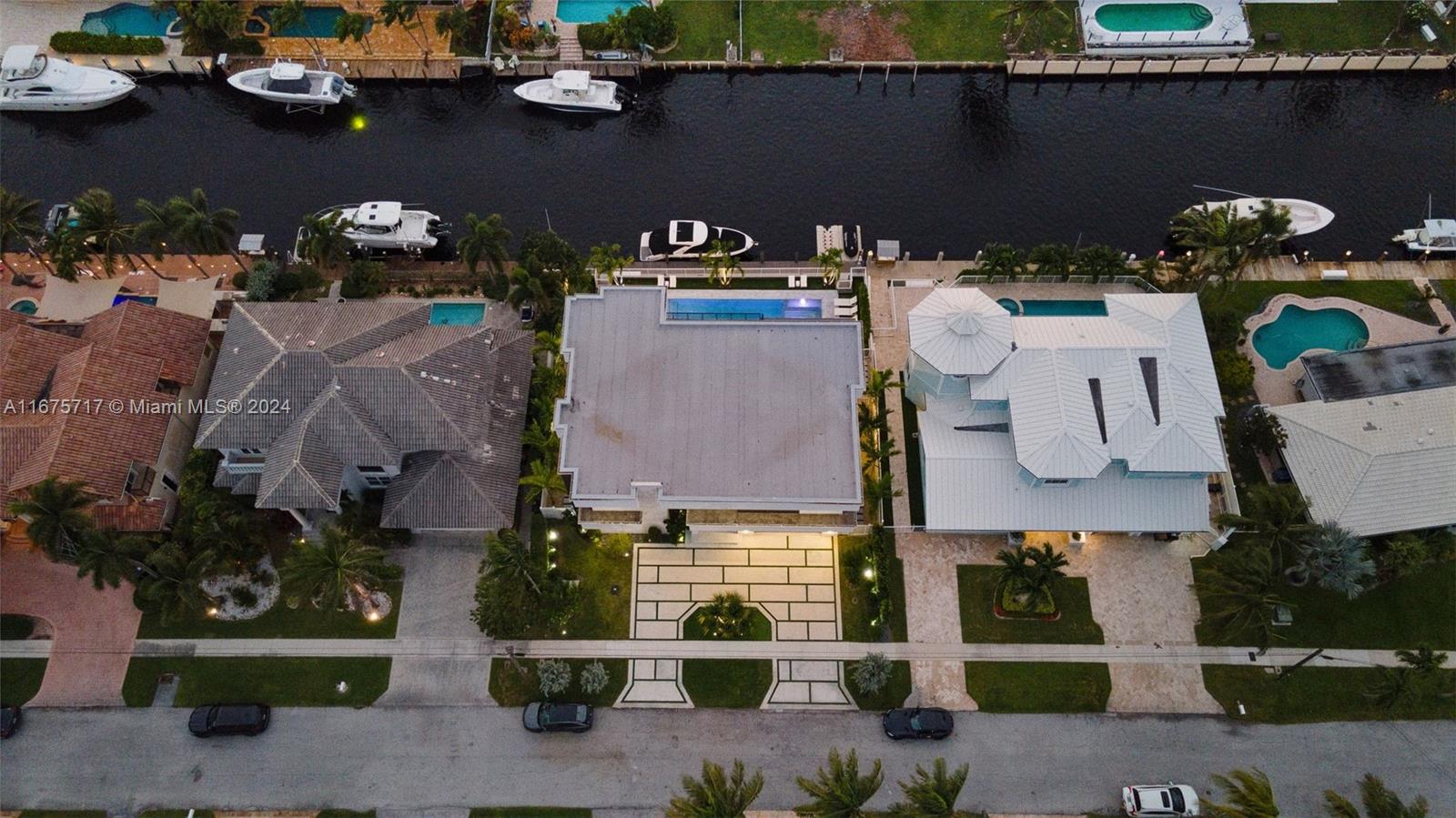 CORAL KEY VILLAS 3RD SEC - Residential