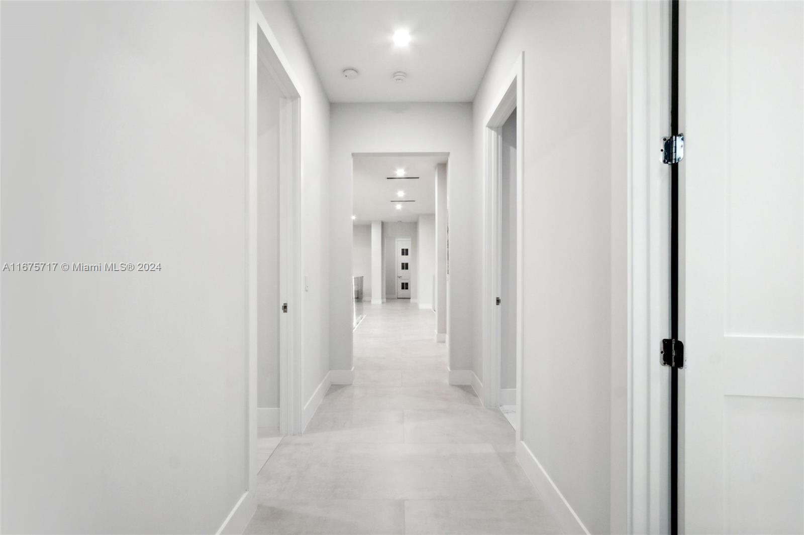 CORAL KEY VILLAS 3RD SEC - Residential