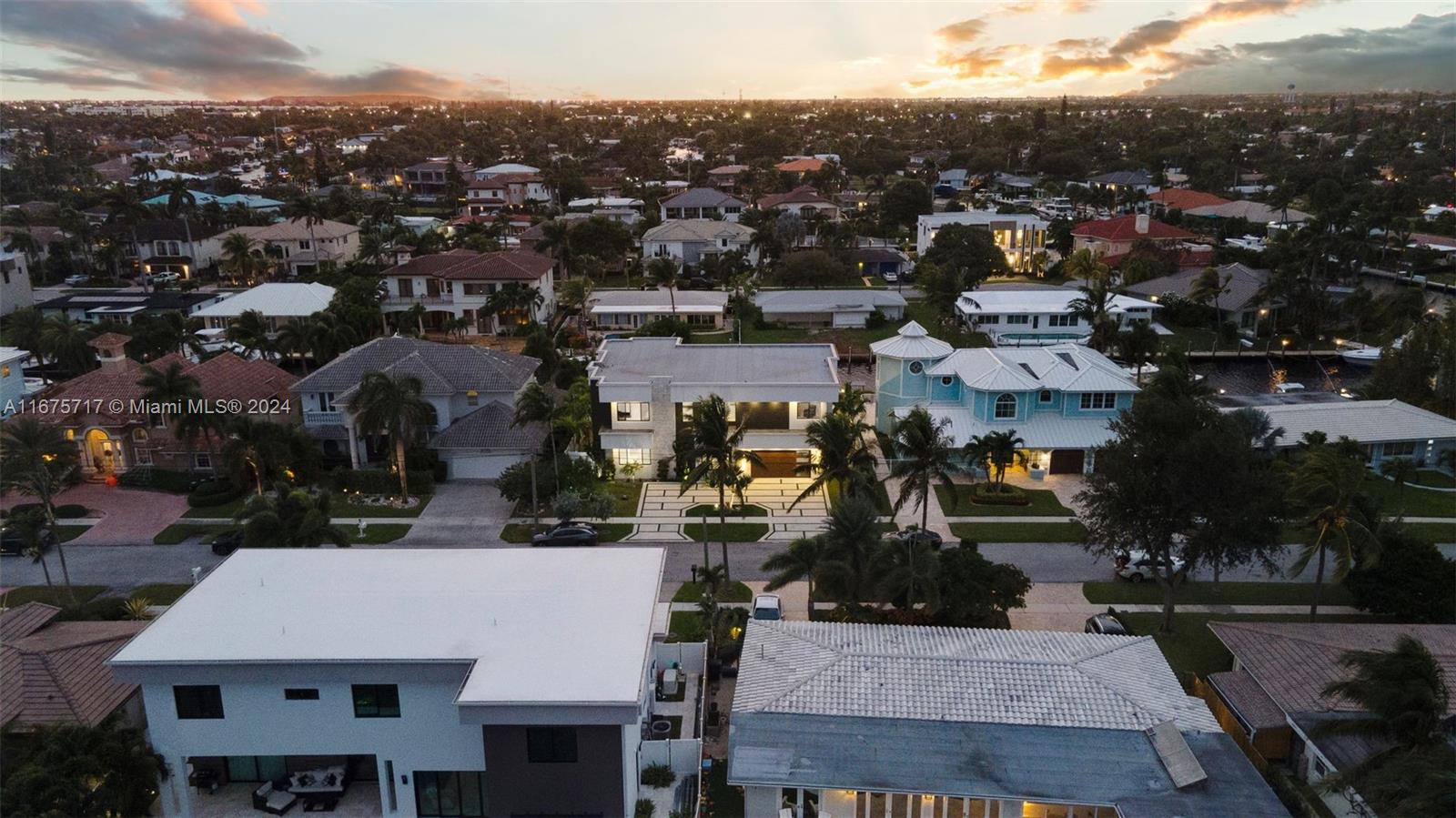 CORAL KEY VILLAS 3RD SEC - Residential